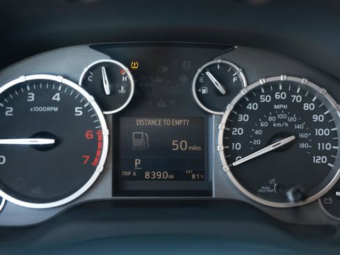 Used 2017 Toyota Tundra SR5 w/ SR5 Upgrade Package image 56