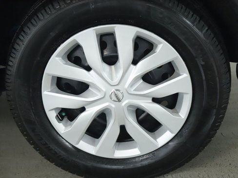 Used 2020 Nissan Rogue S image 37