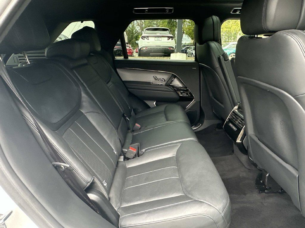 Used 2025 Land Rover Range Rover Sport SE AWD/4WD image 15