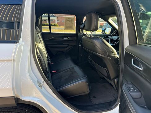 Used 2024 Jeep Grand Cherokee Altitude image 16