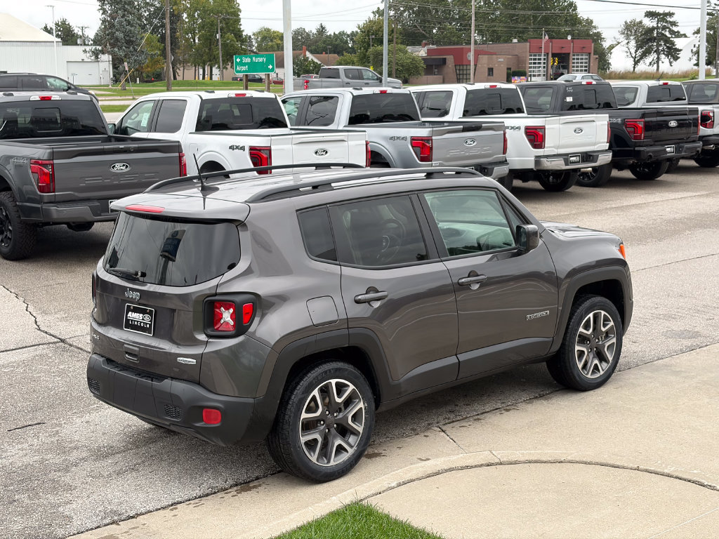 Used 2018 Jeep Renegade Latitude w/ Cold Weather Group AWD/4WD image 6