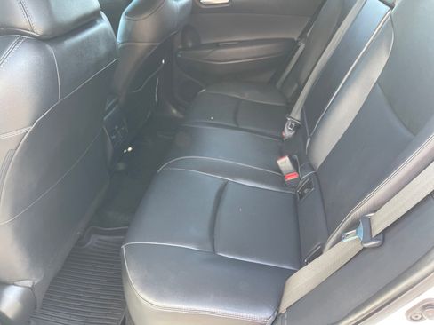 Used 2023 Toyota Corolla Cross XLE image 12