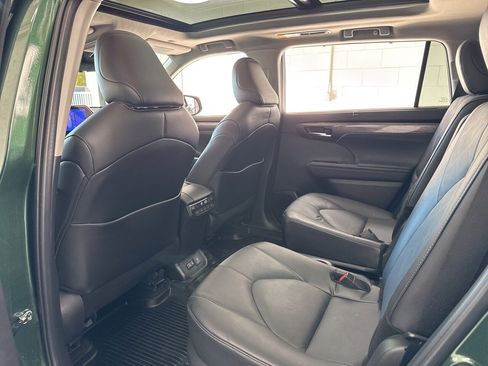 Used 2024 Toyota Highlander Platinum image 43