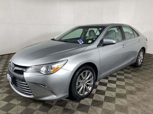 Used 2015 Toyota Camry XLE w/ Moonroof Package FWD image 27