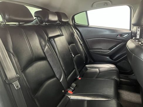 Used 2018 MAZDA MAZDA3 Touring FWD image 12