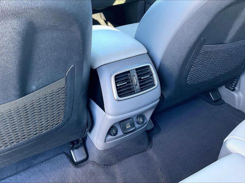 Used 2019 Kia Sorento SX image 10