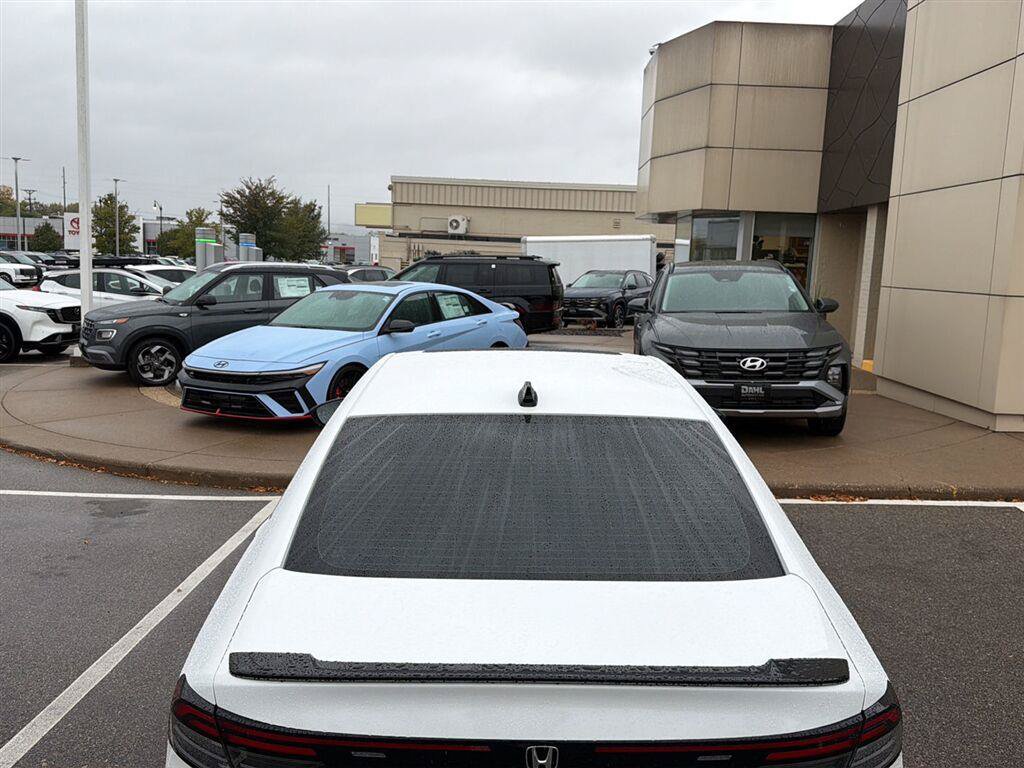 Used 2024 Honda Accord Sport image 7