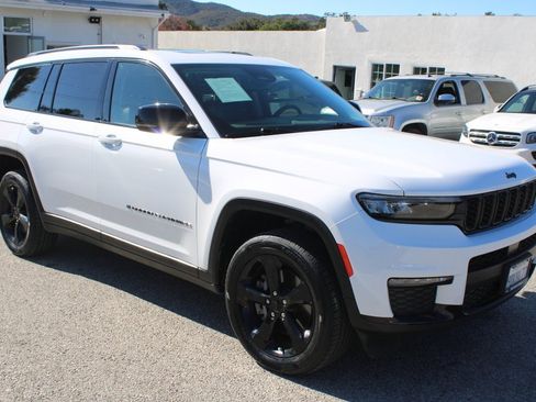 Used 2023 Jeep Grand Cherokee L Limited w/ Black Appearance Package image 3