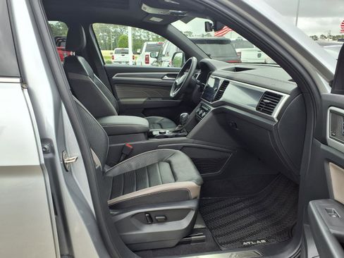Used 2023 Volkswagen Atlas Cross Sport SEL Premium R-Line AWD/4WD image 10