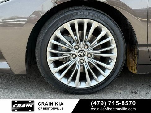 Used 2019 Toyota Avalon Limited image 33