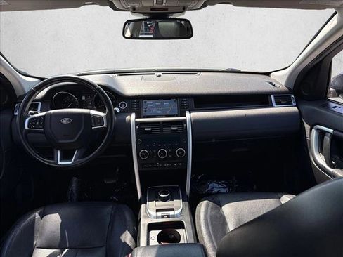Used 2017 Land Rover Discovery Sport HSE image 18
