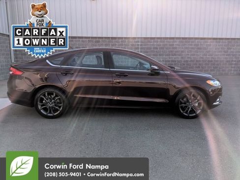 Used 2018 Ford Fusion SE w/ Equipment Group 201A FWD image 2