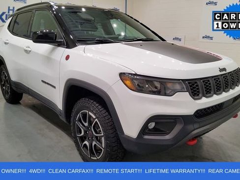 Used 2025 Jeep Compass Trailhawk AWD/4WD image 1