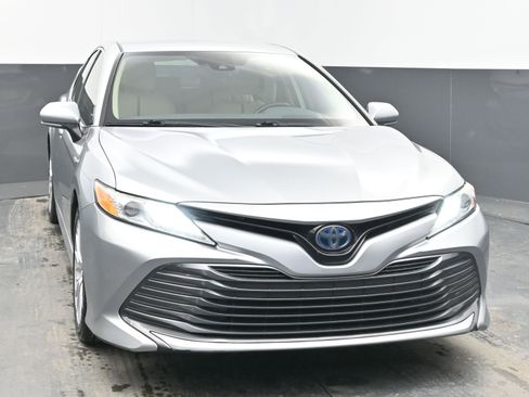 Used 2019 Toyota Camry XLE image 2