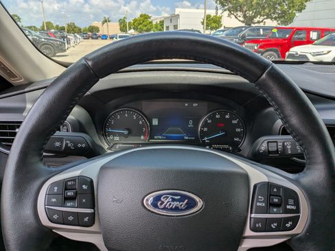 Used 2022 Ford Explorer Limited w/ Equipment Group 301A RWD image 25