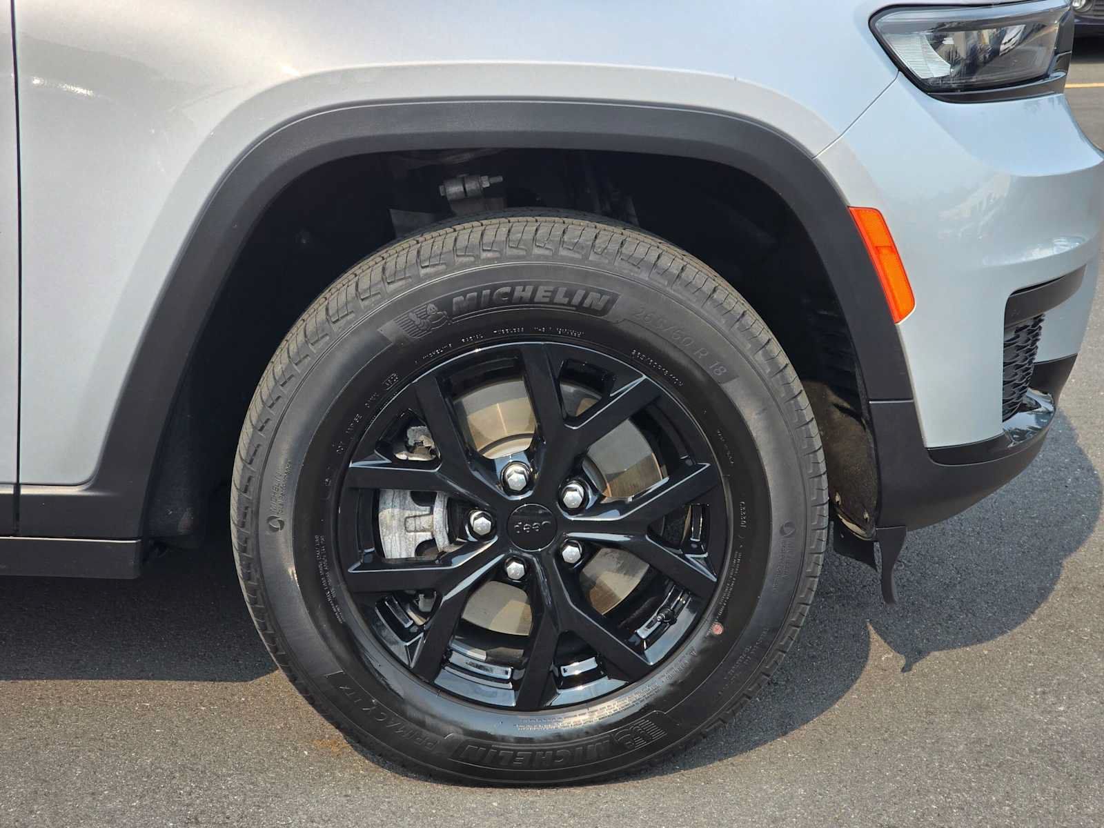 Used 2024 Jeep Grand Cherokee L Altitude AWD/4WD image 9