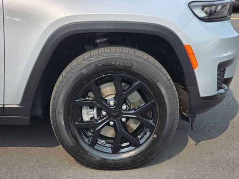 Used 2024 Jeep Grand Cherokee L Altitude AWD/4WD image 9