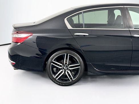 Used 2017 Honda Accord Sport image 43