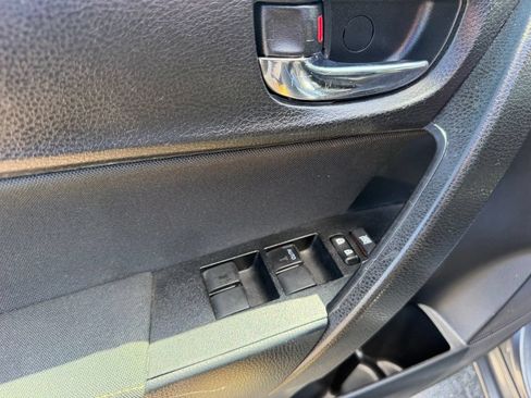 Used 2019 Toyota Corolla LE w/ LE Premium Package w/Moonroof FWD image 18