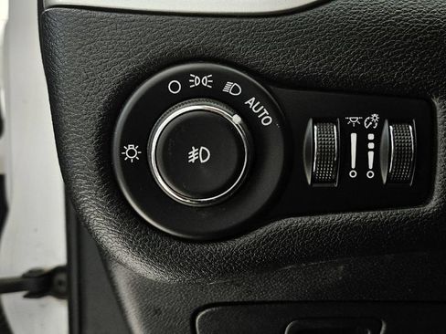Used 2017 Jeep Cherokee Trailhawk AWD/4WD image 14