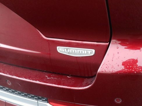 Used 2025 Jeep Grand Cherokee Summit image 9