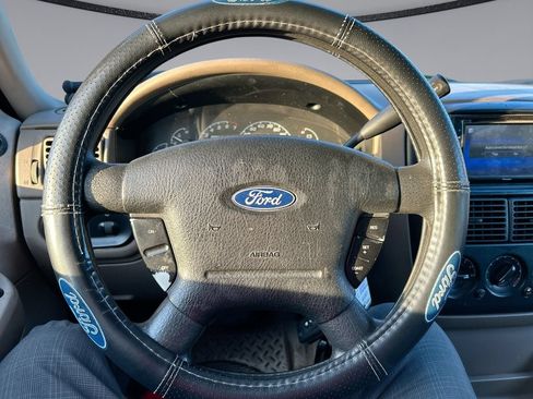 Used 2002 Ford Explorer XLT RWD image 14