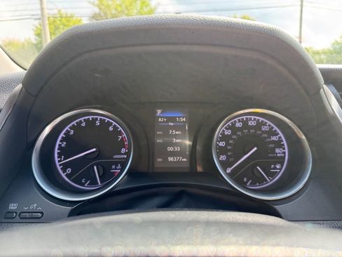 Used 2020 Toyota Camry SE image 18