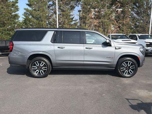 Used 2022 GMC Yukon XL AT4 AWD/4WD image 11