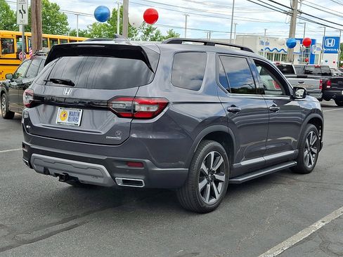 Used 2024 Honda Pilot Touring image 4