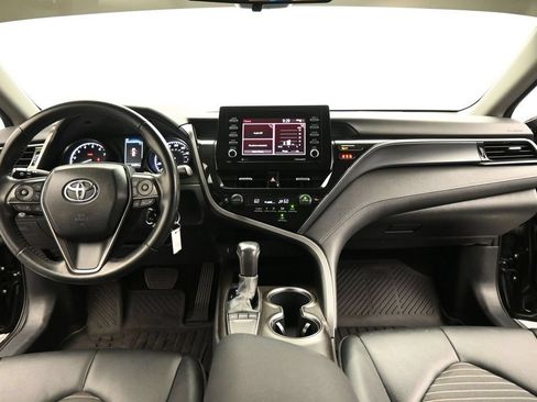 Used 2022 Toyota Camry SE FWD image 19