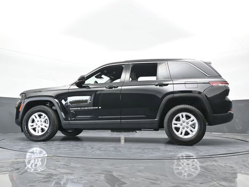 Used 2025 Jeep Grand Cherokee Laredo image 58