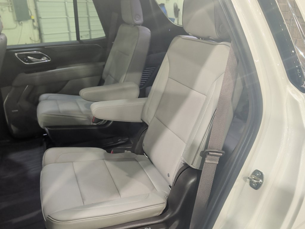 Used 2022 GMC Yukon SLT w/ SLT Luxury Package AWD/4WD image 13