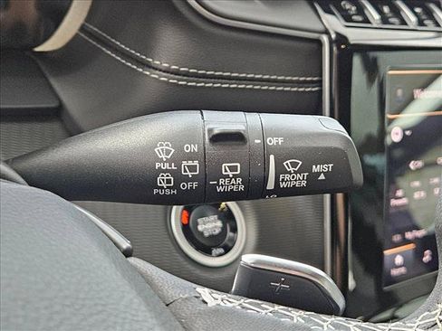 Used 2025 Jeep Grand Cherokee Laredo X RWD image 21