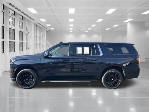 Used 2022 Chevrolet Suburban LT w/ Luxury Package image 8