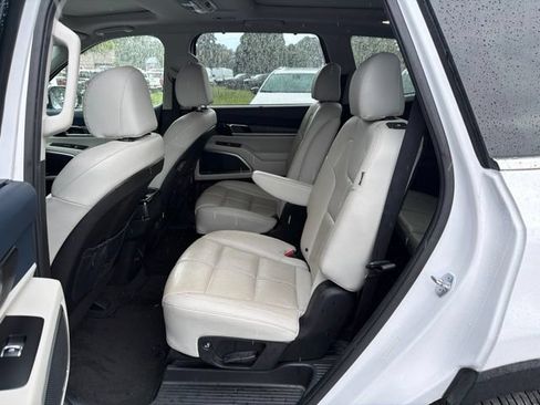 Used 2023 Kia Telluride SX FWD image 16