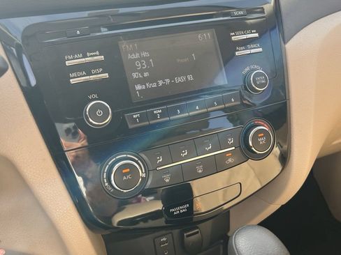 Used 2016 Nissan Rogue S FWD image 8