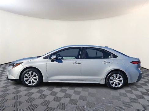 Used 2022 Toyota Corolla LE image 6