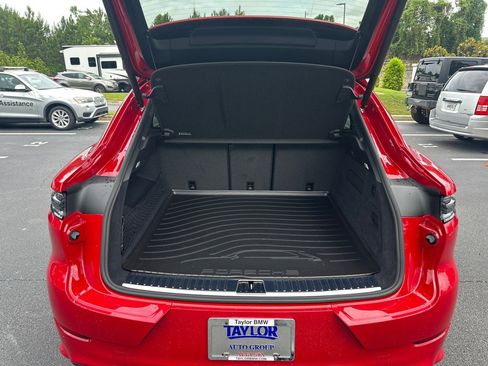 Used 2025 Porsche Cayenne GTS AWD/4WD image 10