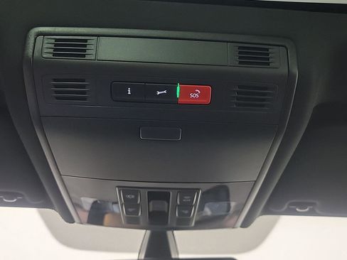 Used 2020 Volkswagen GTI SE image 31