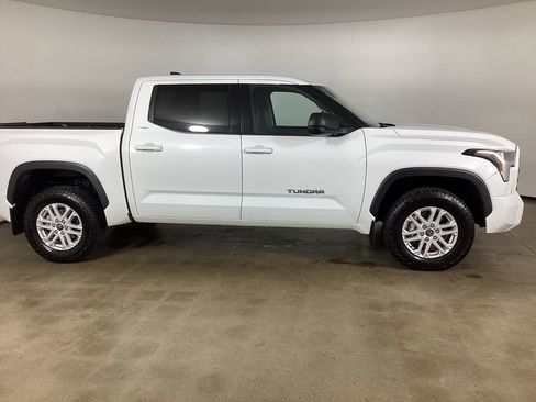 Used 2022 Toyota Tundra SR5 AWD/4WD image 4