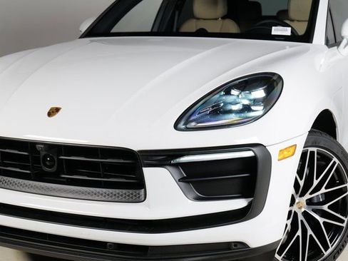 Certified 2026 Porsche Macan image 32