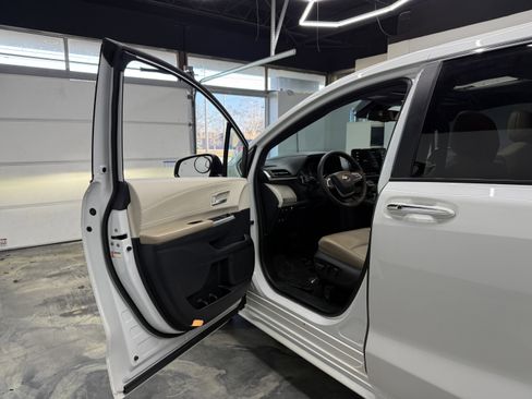 Used 2021 Toyota Sienna XLE image 9