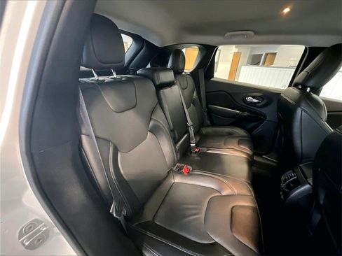 Used 2023 Jeep Cherokee Altitude Lux image 16