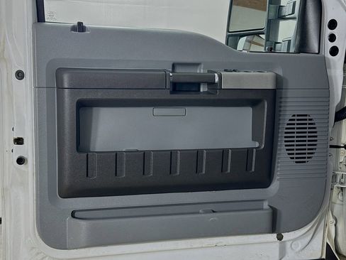 Used 2015 Ford F350 XLT w/ Camper Package image 11