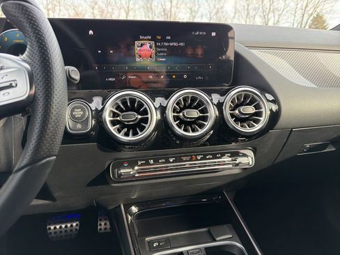 Used 2022 Mercedes-Benz GLA 250 4MATIC image 15