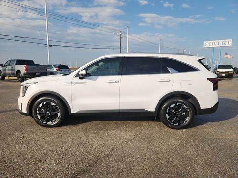 Used 2025 Kia Sorento S w/ Panoramic Sunroof Package FWD image 4