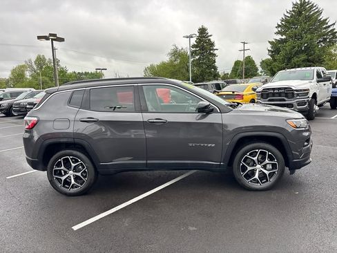 Used 2024 Jeep Compass Limited AWD/4WD image 29