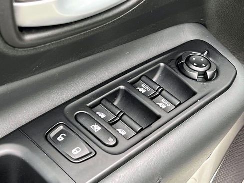 Certified 2023 Jeep Renegade Latitude image 16