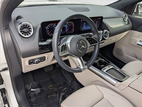 Used 2025 Mercedes-Benz GLA 250 4MATIC image 10
