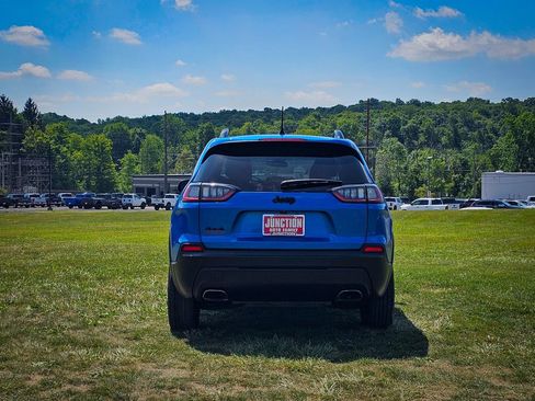 Used 2020 Jeep Cherokee Latitude Plus AWD/4WD image 4